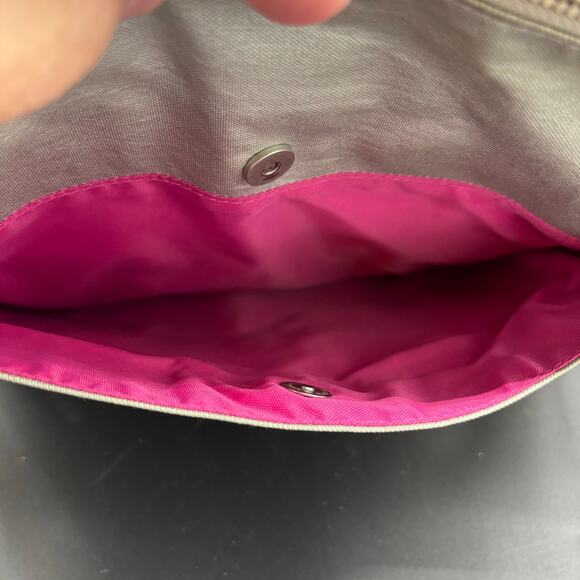 Baggallini Sydney silver metallic crossbody bag with pink lining - Picture 3 of 8